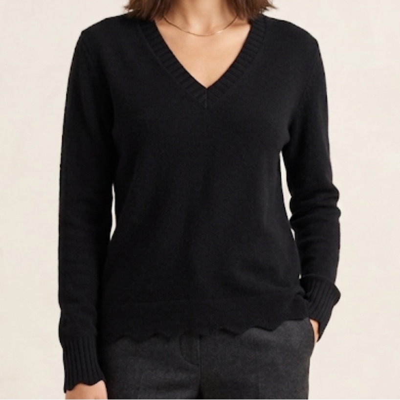 Magaschoni Women's Black V-Neck Raw Scalloped Edge Sweater